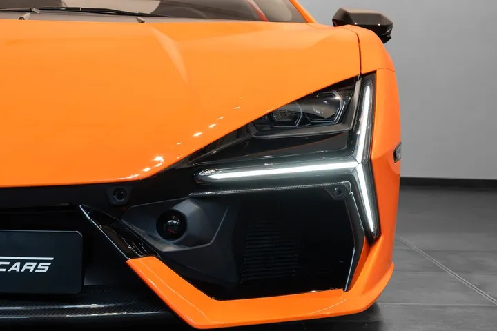 Lamborghini Revuelto
