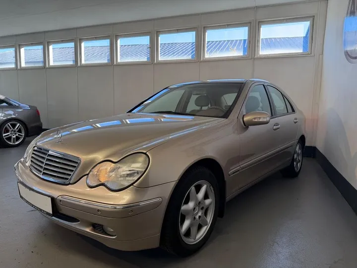 Mercedes-Benz C 180