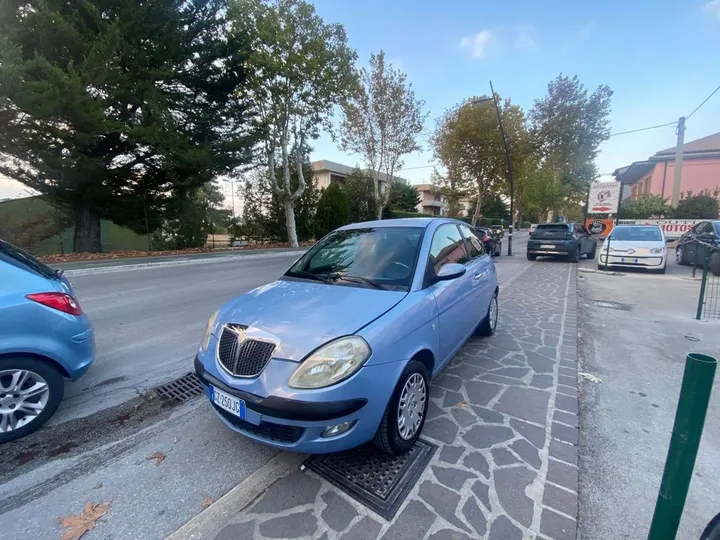 Lancia Ypsilon