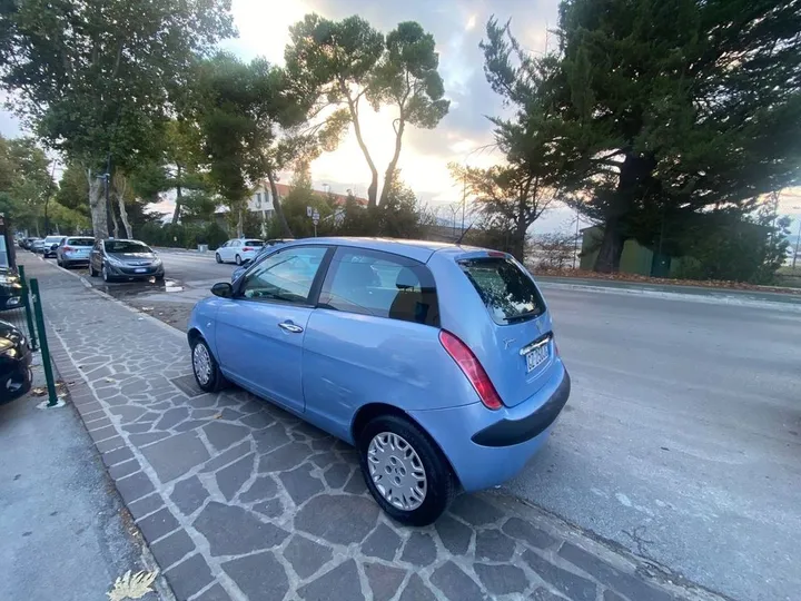 Lancia Ypsilon
