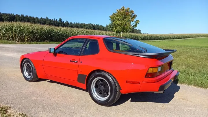 Porsche 944