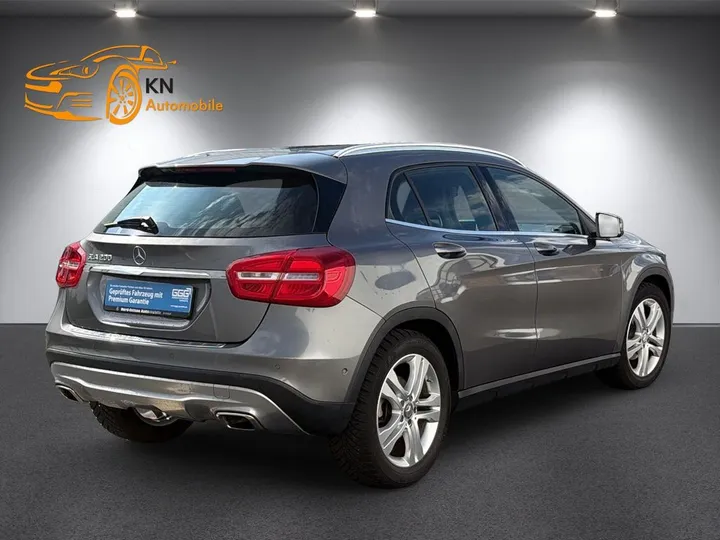Mercedes-Benz GLA 200