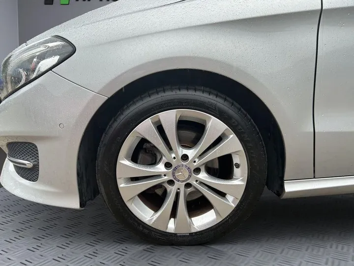 Mercedes-Benz B 220