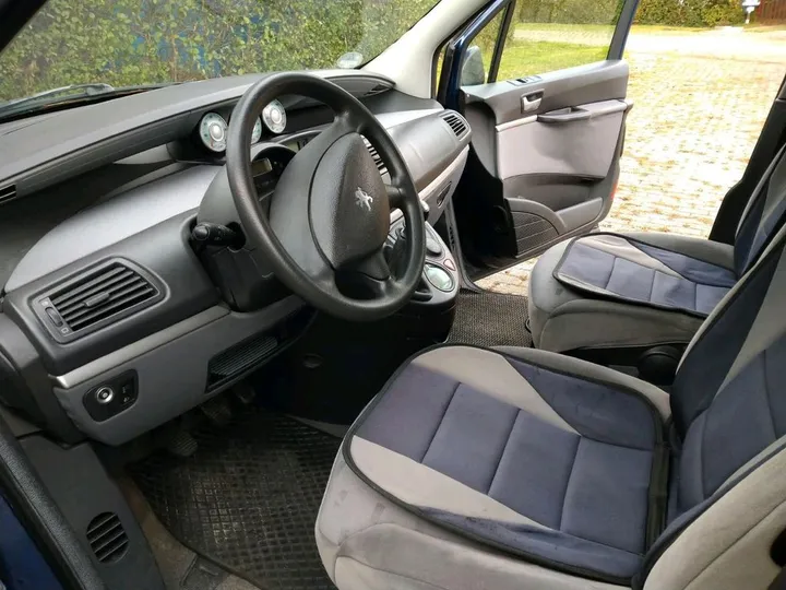 Peugeot 807