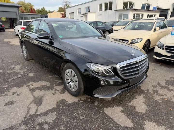 Mercedes-Benz E 200