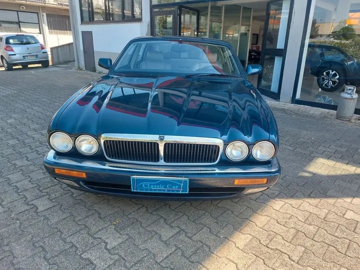 Jaguar XJ
