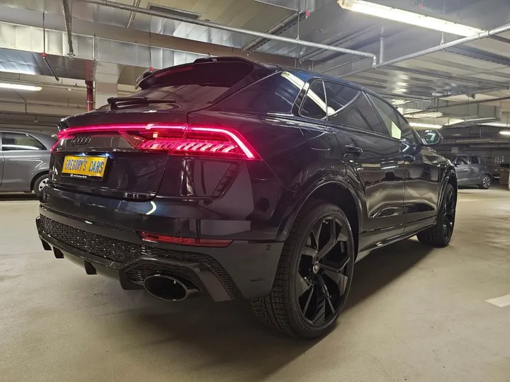 Audi RSQ8