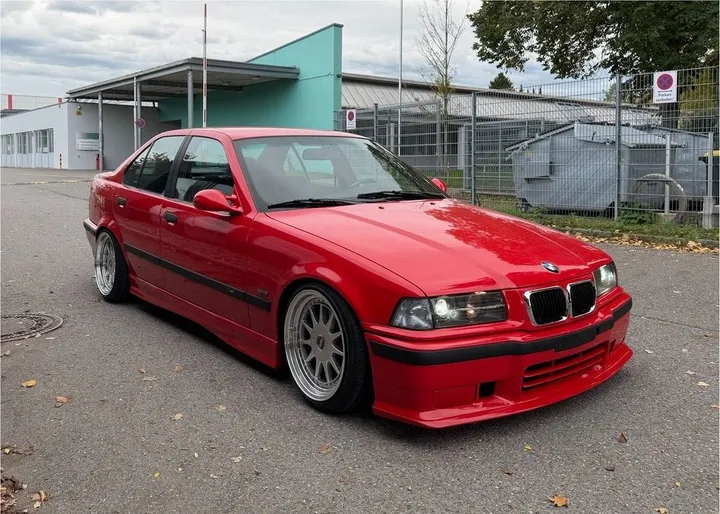 BMW 323