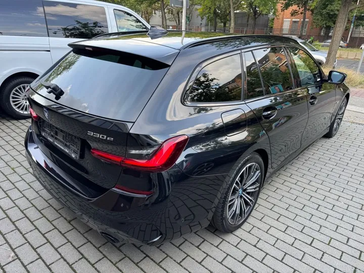 BMW 330