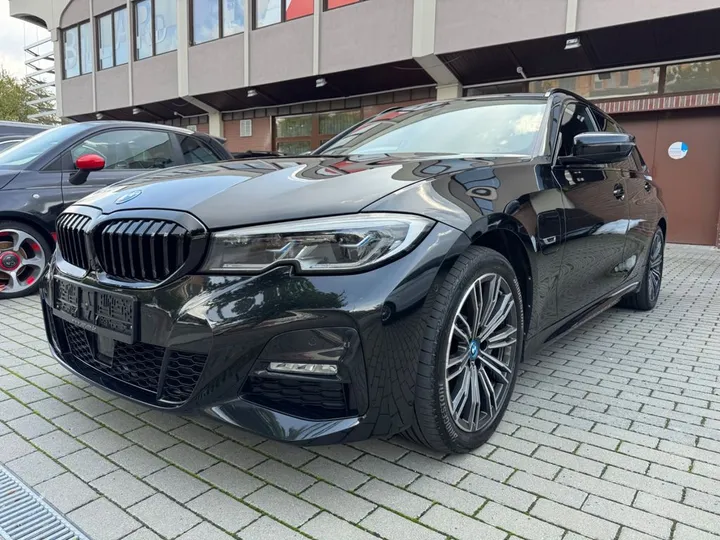 BMW 330