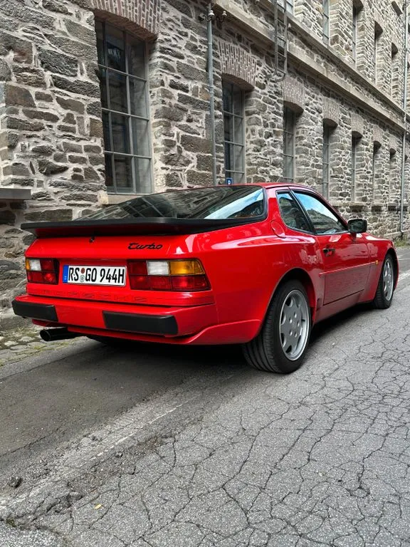 Porsche 944