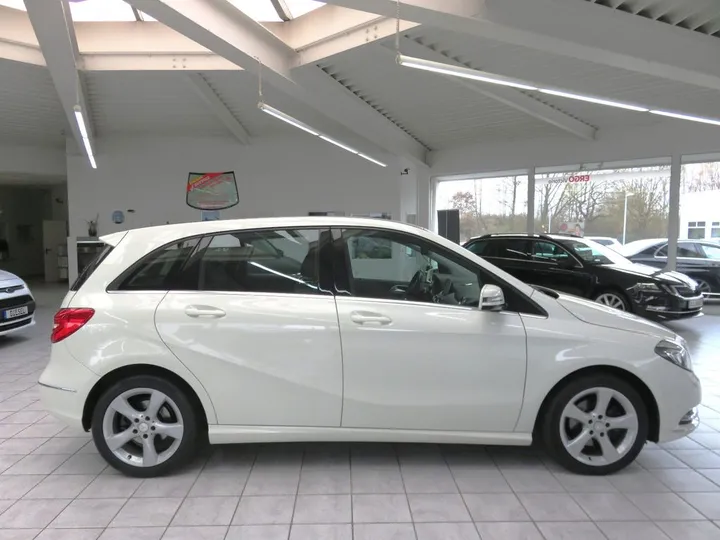 Mercedes-Benz B 200