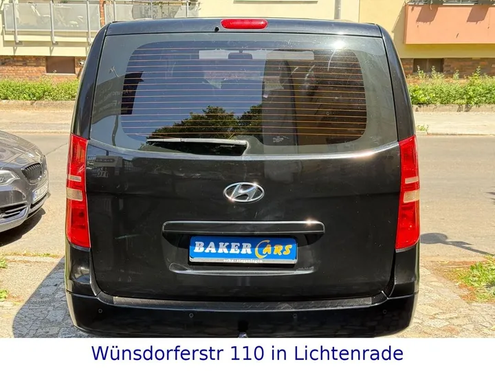 Hyundai H-1 Starex