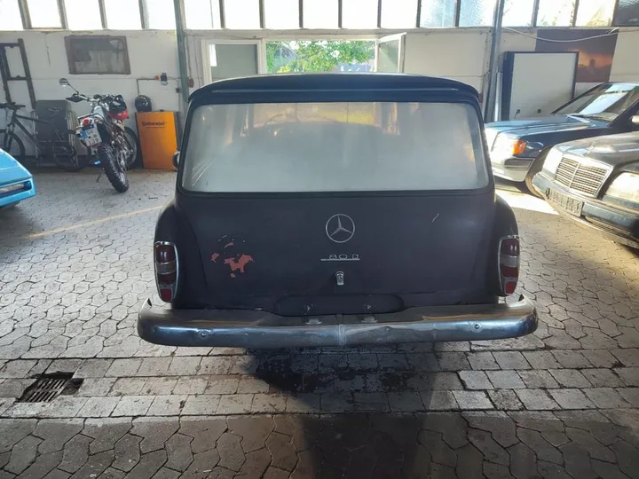 Mercedes-Benz 190