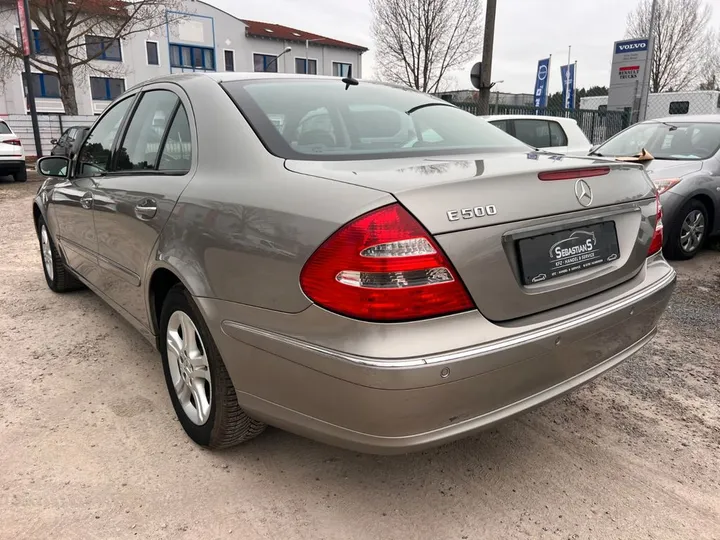Mercedes-Benz E 320