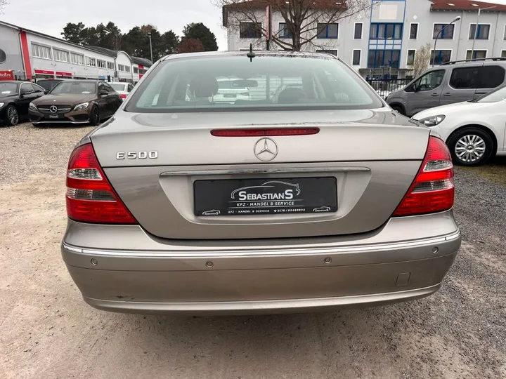 Mercedes-Benz E 320
