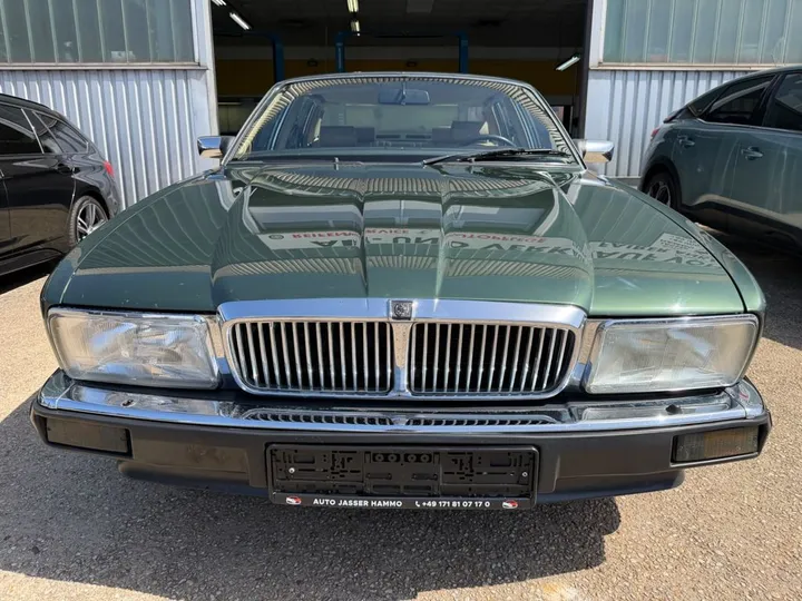Jaguar XJ40