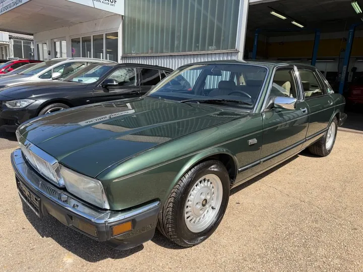 Jaguar XJ40