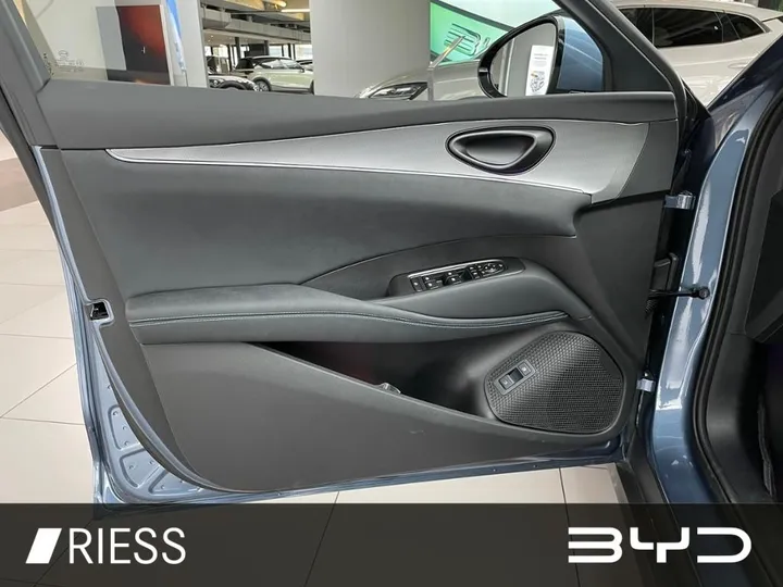 BYD SEAL 6