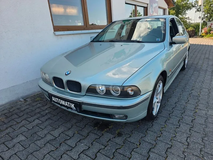 BMW 523