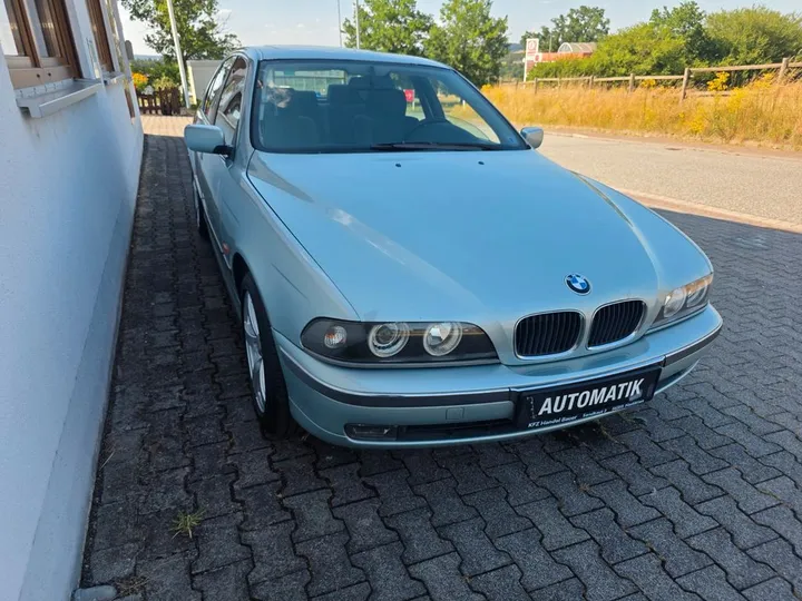 BMW 523