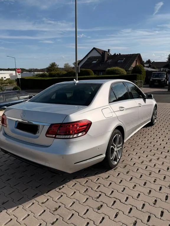 Mercedes-Benz E 200