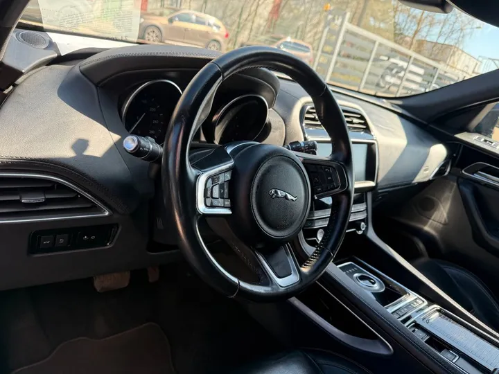 Jaguar F-Pace