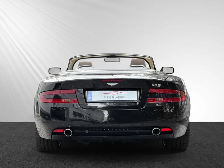 Aston Martin DB9