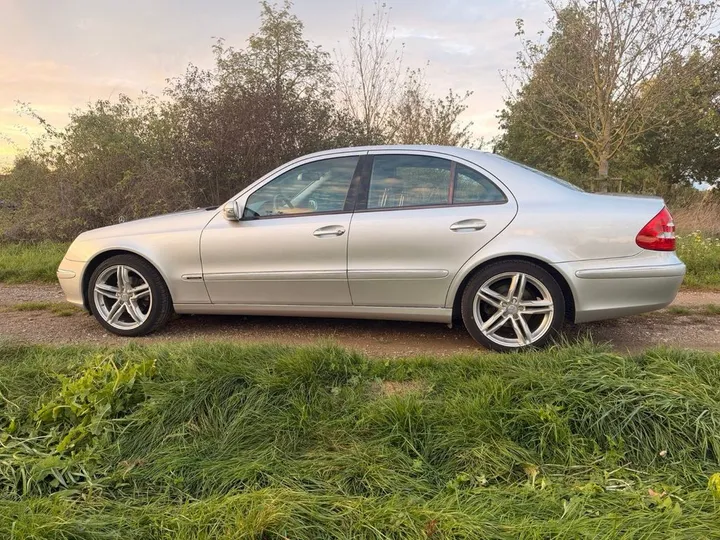 Mercedes-Benz E 200