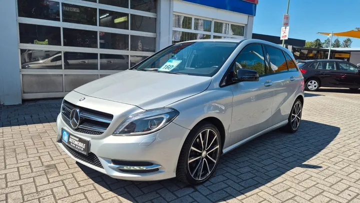 Mercedes-Benz B 180