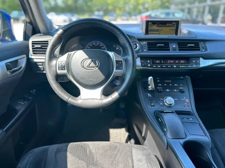 Lexus CT 200h