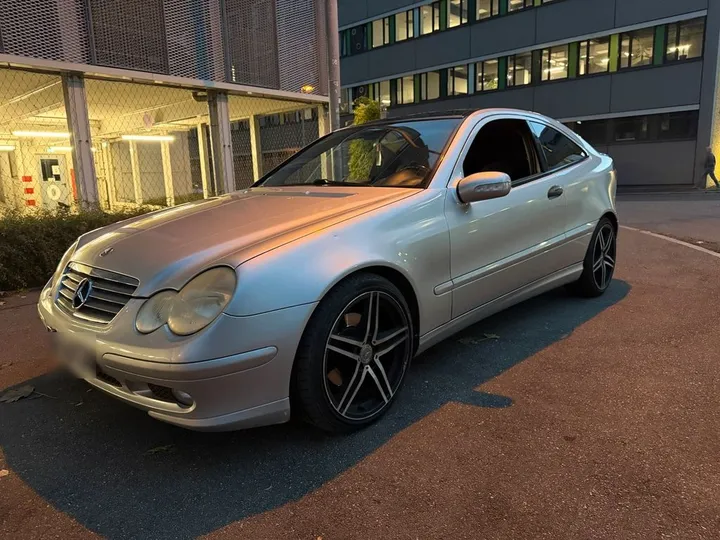 Mercedes-Benz C 230