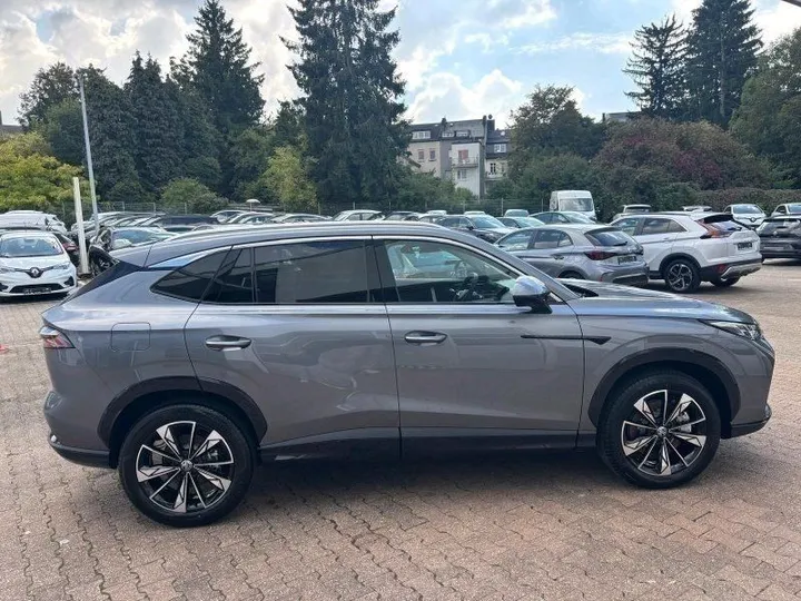 MG HS