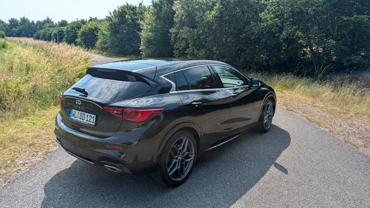 Infiniti Q30