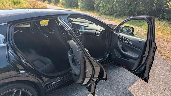 Infiniti Q30