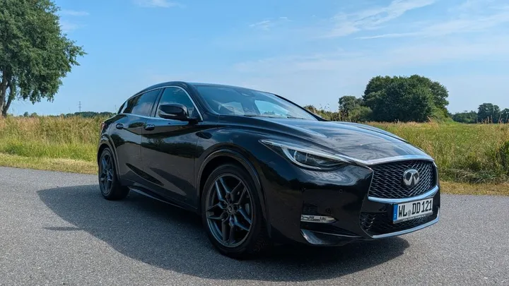 Infiniti Q30