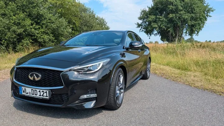 Infiniti Q30