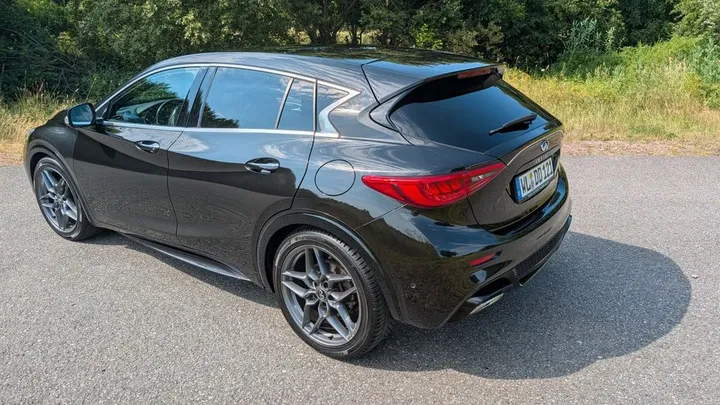 Infiniti Q30