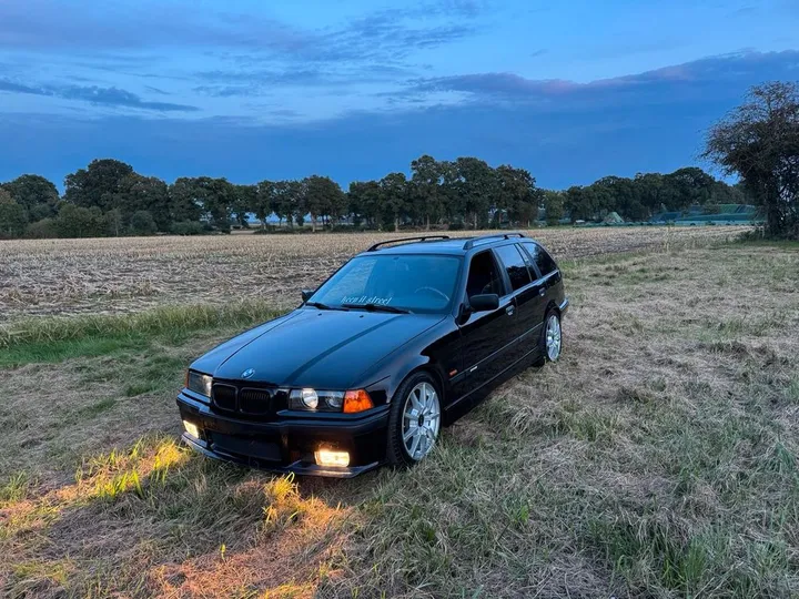 BMW 323