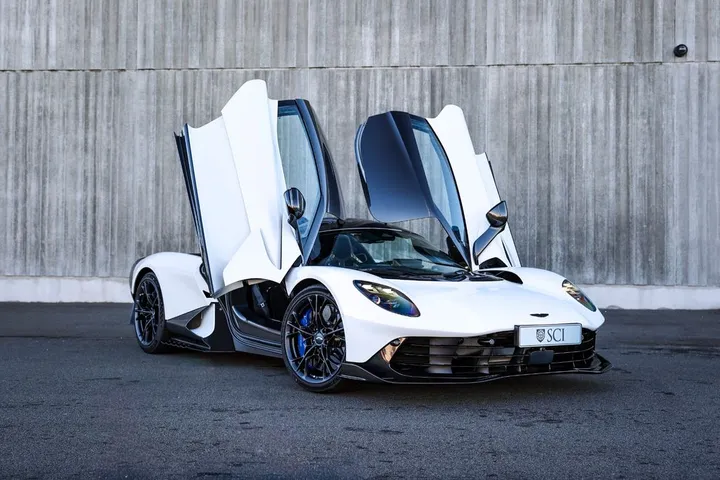 Aston Martin Valhalla