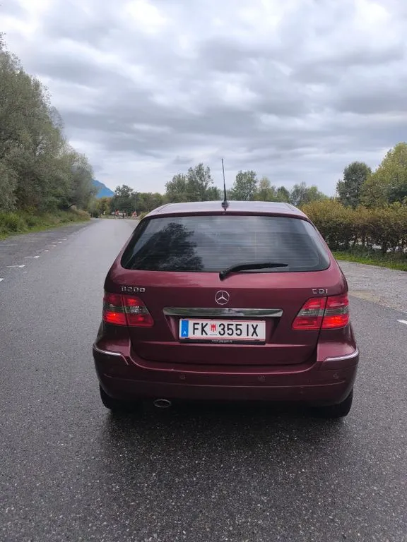 Mercedes-Benz B 200