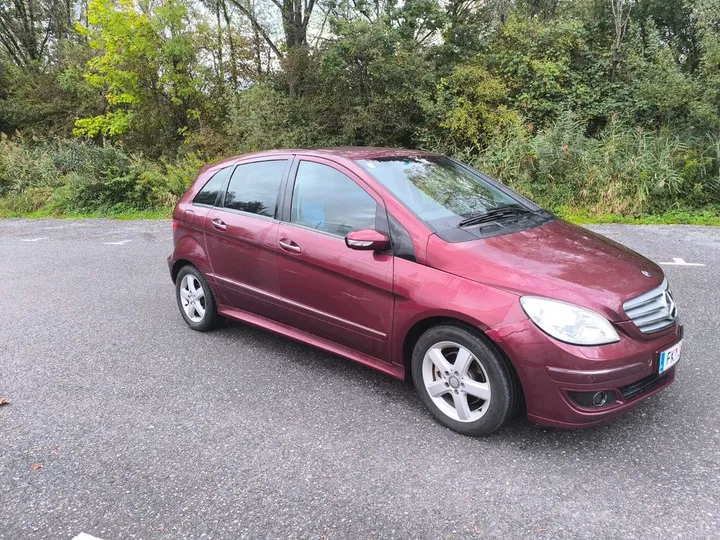 Mercedes-Benz B 200