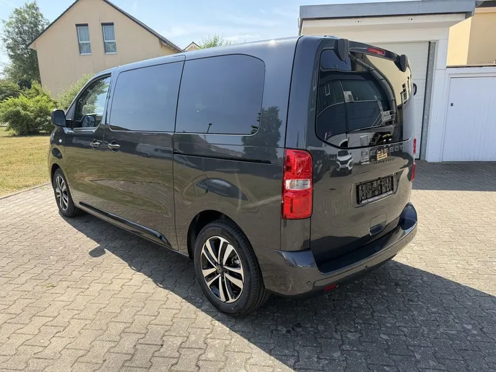 Peugeot Traveller