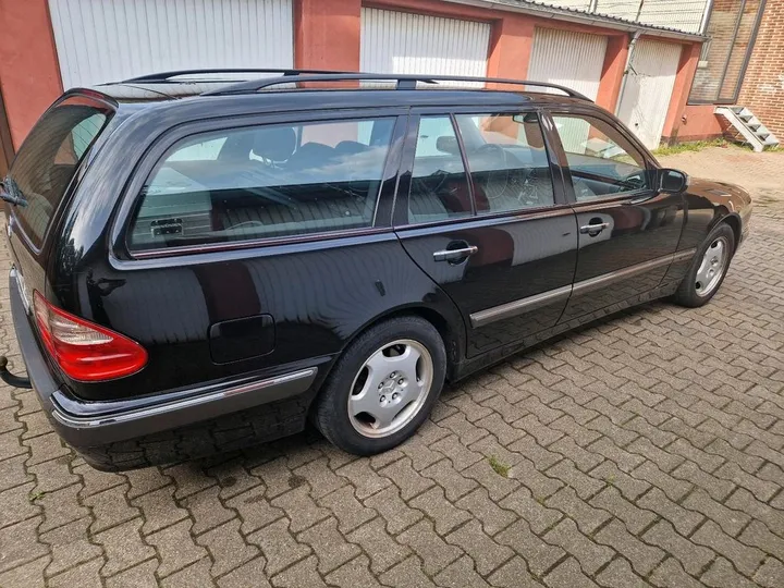 Mercedes-Benz E 280
