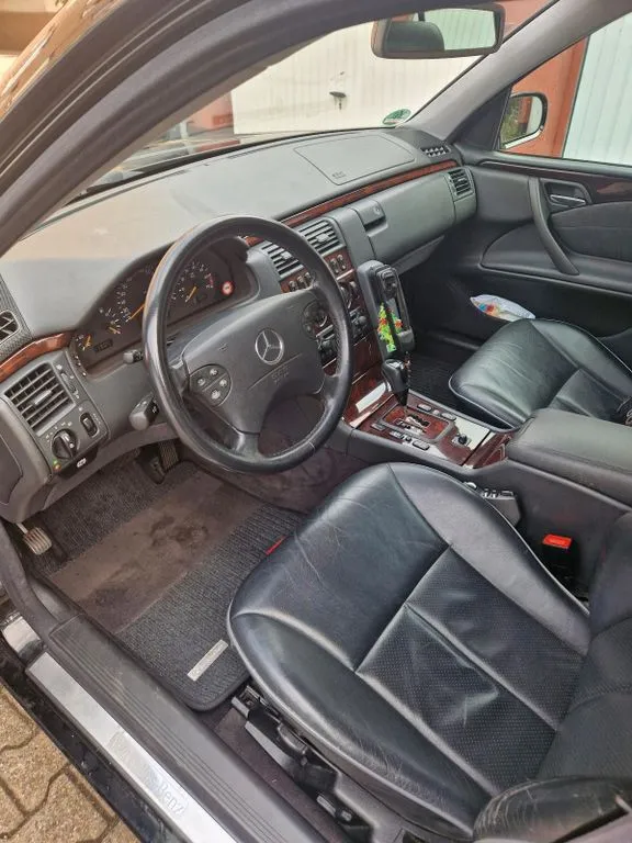 Mercedes-Benz E 280