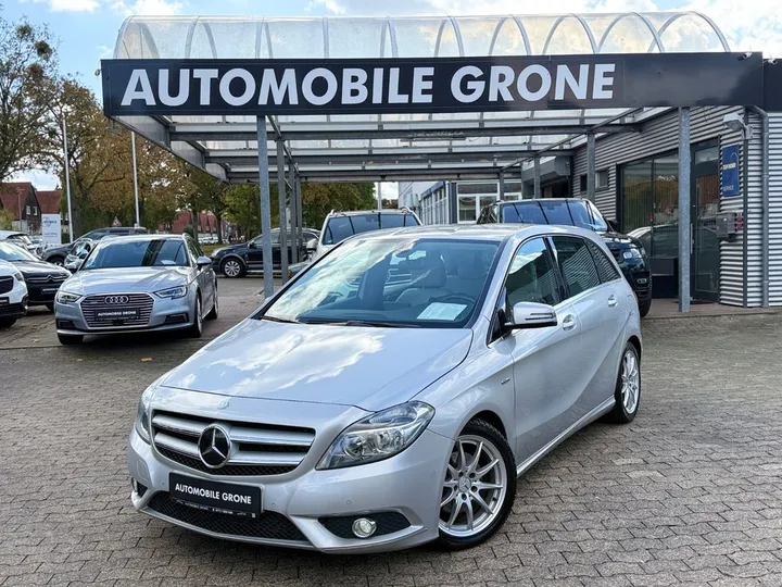 Mercedes-Benz B 180
