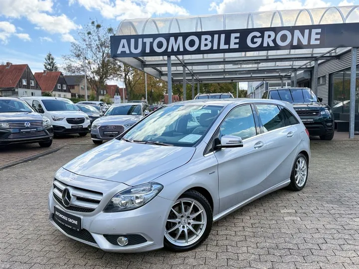 Mercedes-Benz B 180