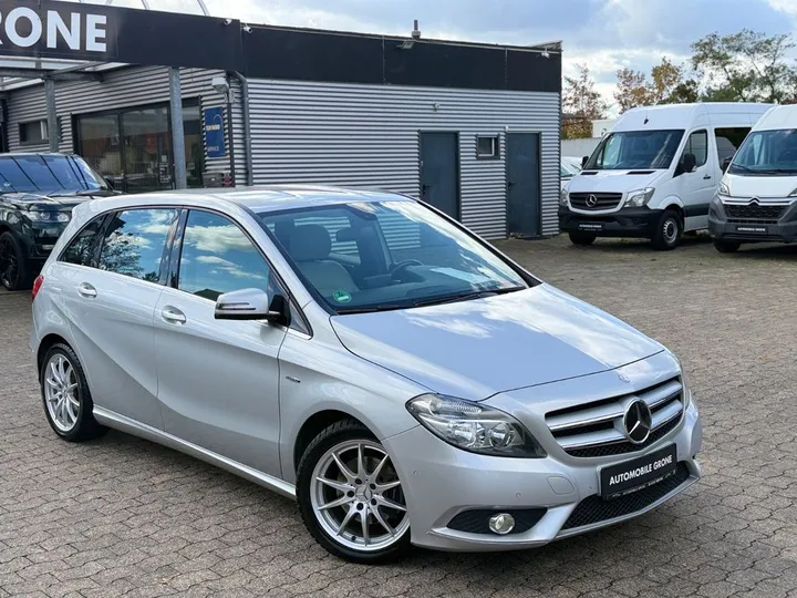 Mercedes-Benz B 180