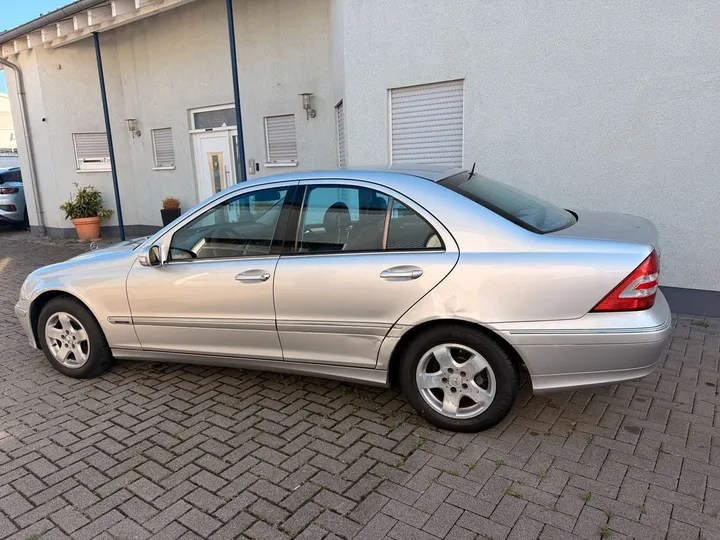 Mercedes-Benz C 180