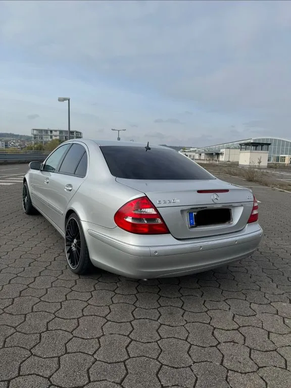Mercedes-Benz E 220